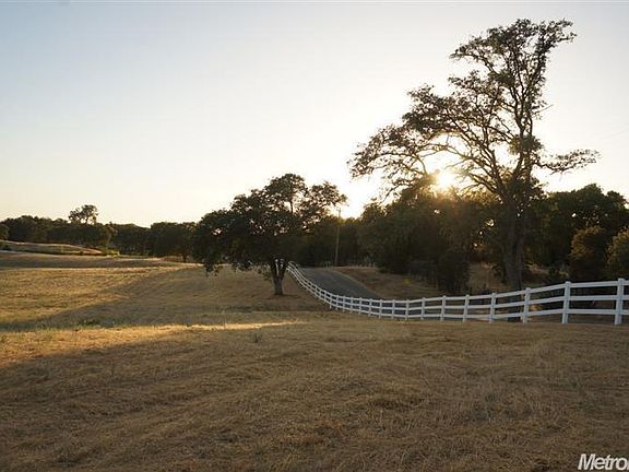 4th image of Lakewood Hills Ln