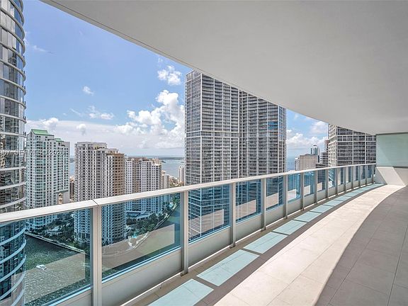 3rd image of 200 Biscayne Boulevard Way APT 3703