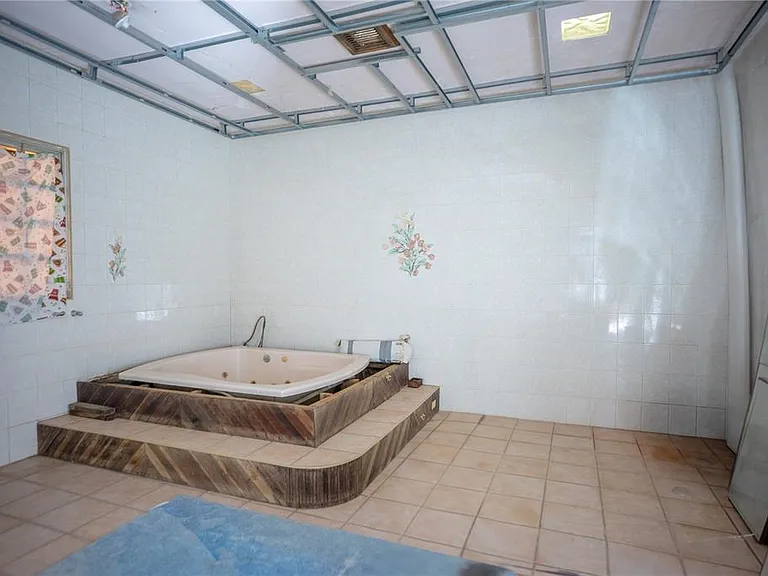 225 Santa Isidra L Fls #B — Photo 21
