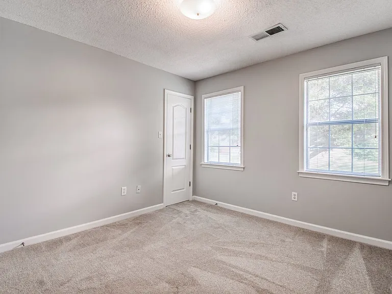 9461 Hickory Dr — Photo 32