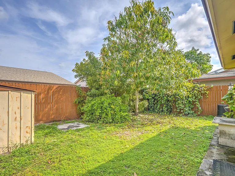 3929 Kenas St — Photo 17