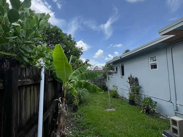 1524 NW 42nd St — Photo 15