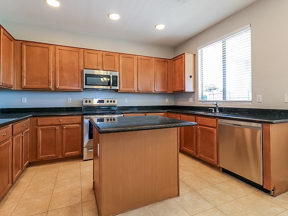 5th image of 9019 W Fullam St