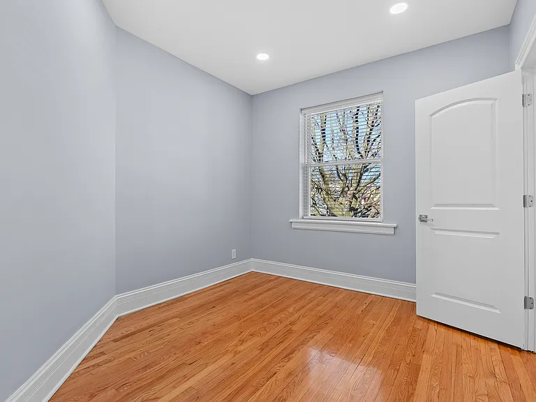 4139 W Leland Ave #2W — Photo 8