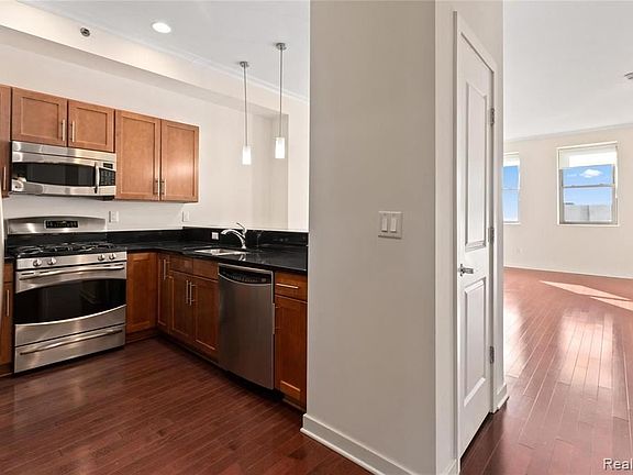 5th image of 1135 Shelby St APT 2803