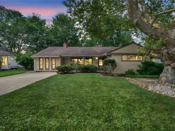 6440 Springwood Rd, Parma Heights, OH 44130