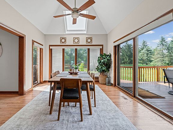 5th image of 5657 Oakwood Cir