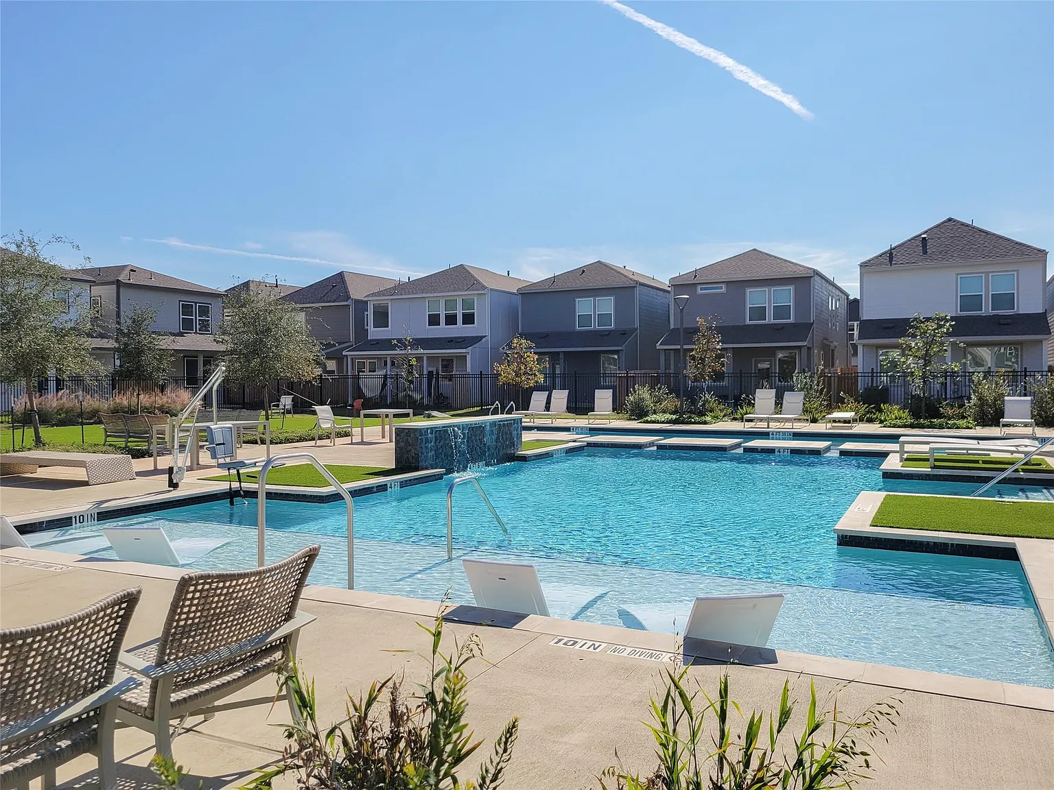 3 bed, 2.5 bath, 1604 sqft, $2,550 — Photo 2