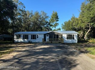 101 E Oakside Dr, Interlachen, FL 32148