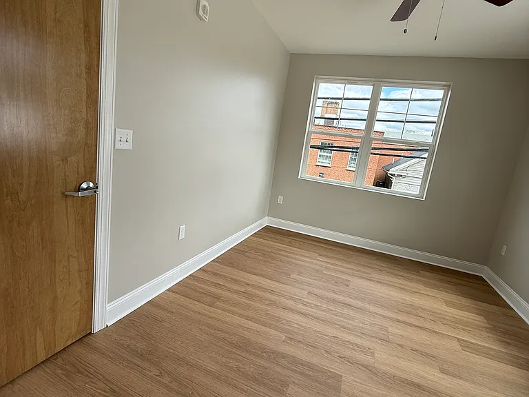 14703 Main St #1 — Photo 8
