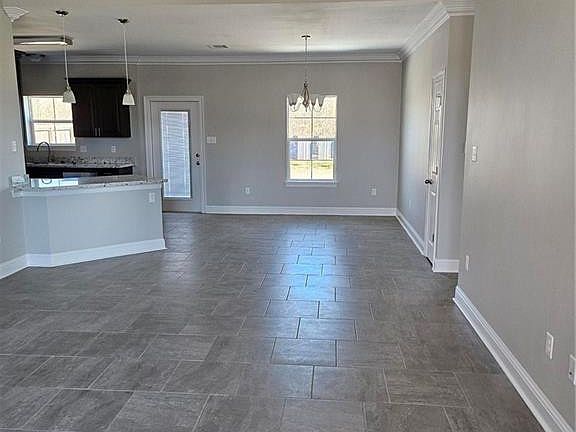 3rd image of 715 Rue St