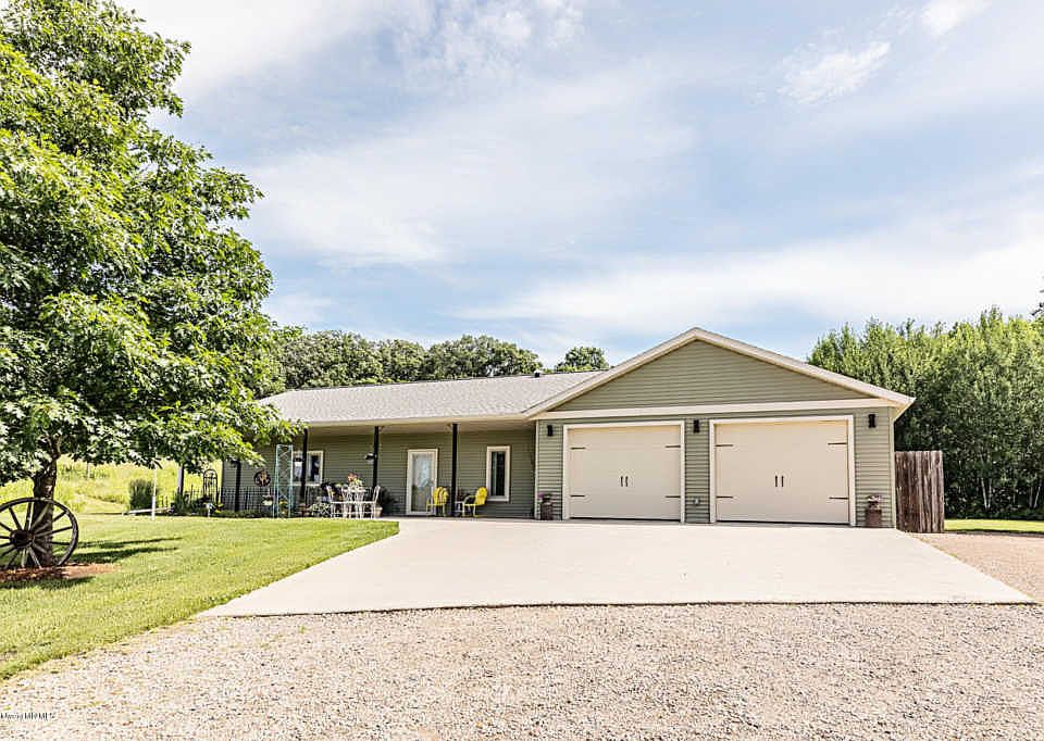 1st image of 23594 Cherry Hill Dr