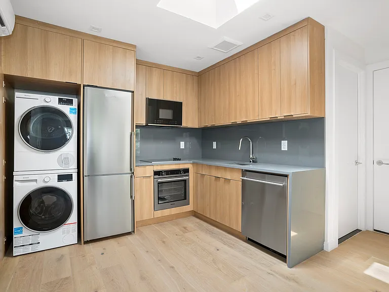 329 Henry St #3F — Photo 4