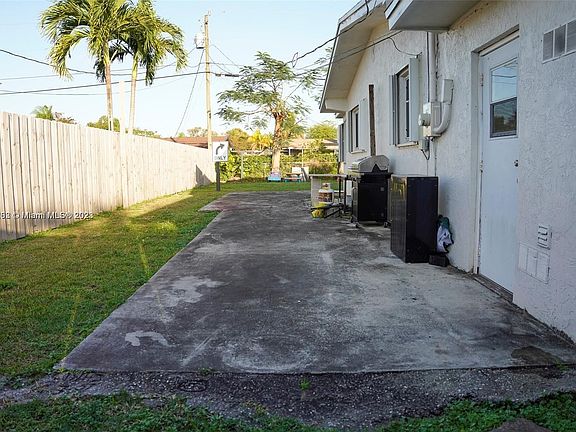 3rd image of 20635 Leeward Ln