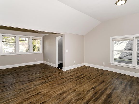 4th image of 716 W Meadows Pl