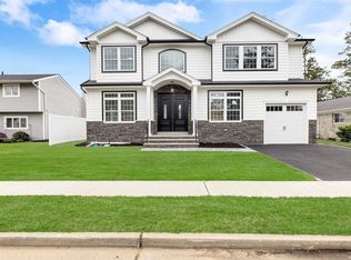 118 Grace St, Plainview, NY 11803