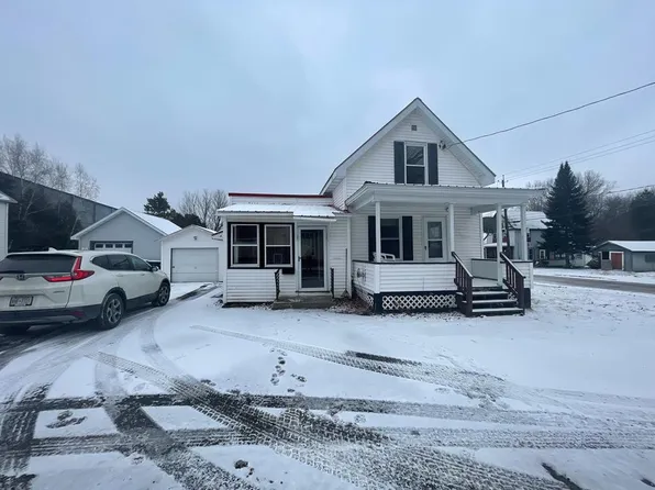 31 Spruce St, Malone, NY 12953