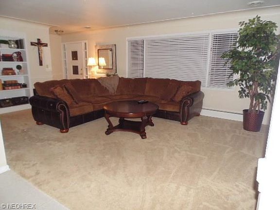 4th image of 6861 Glenella Dr