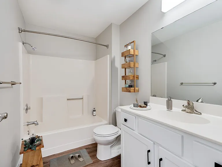 Minnetonka - 1 Bed / 1 Bath - 728 Sq.Ft.