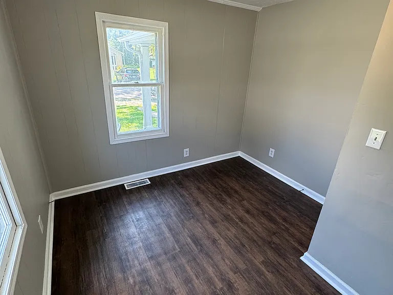 334 Smith St — Photo 8