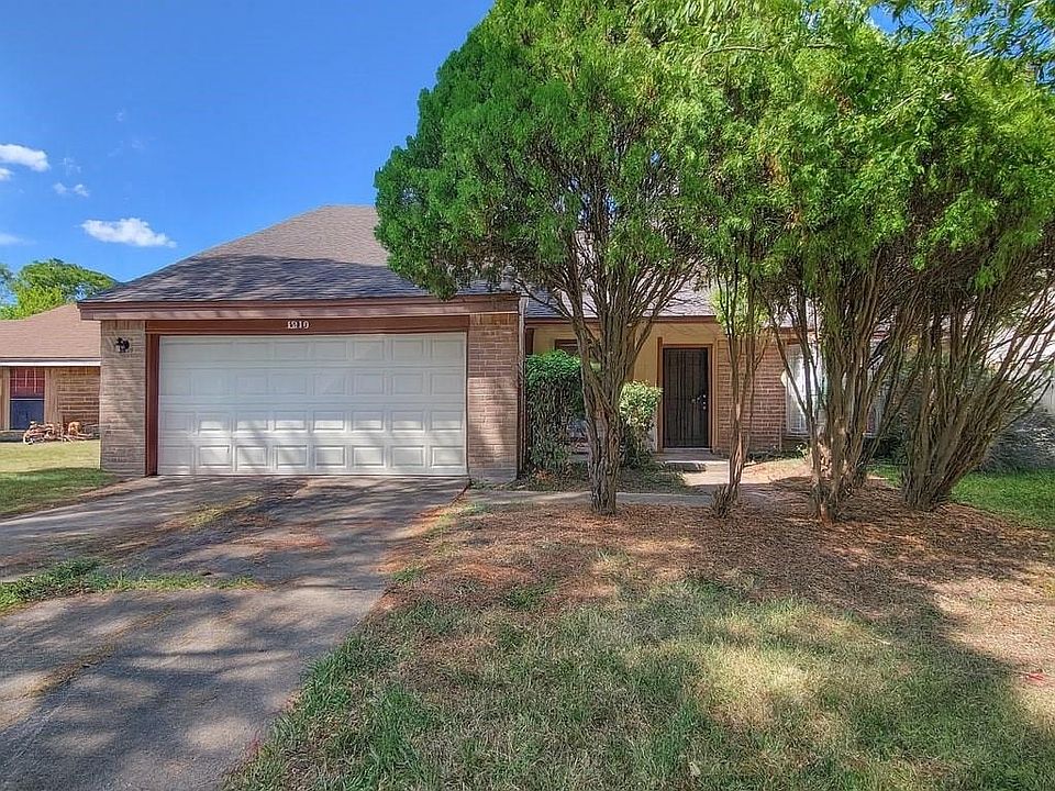 1st image of 1210 New Tree Ln