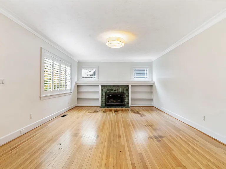 2605 NE 35th Ave — Photo 5