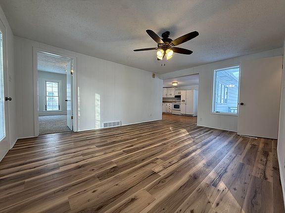 4th image of 210 N Queen St