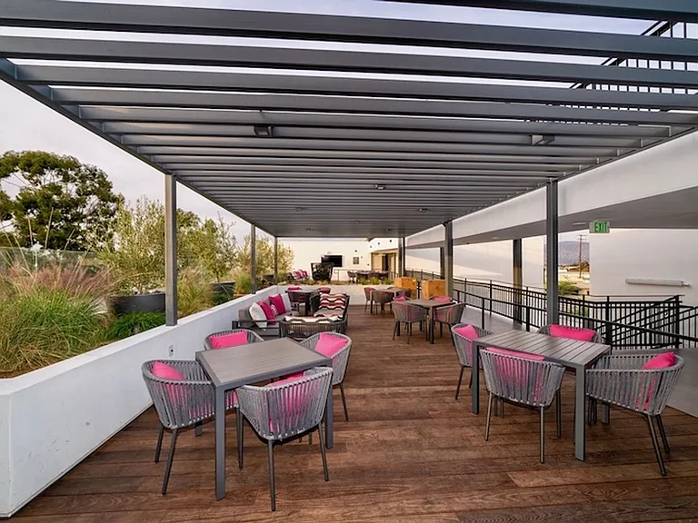 Vida Studio City — Photo 9