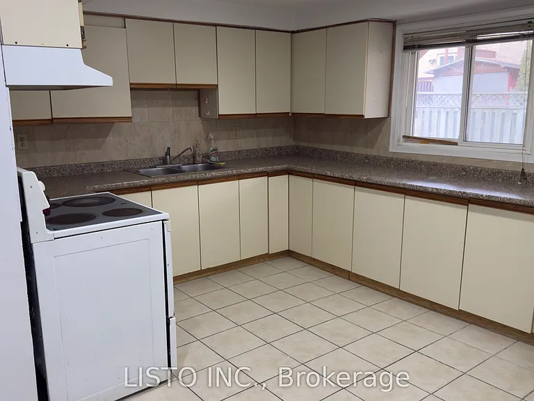 37 Rotherglen Rd N #BASEMENT — Photo 4
