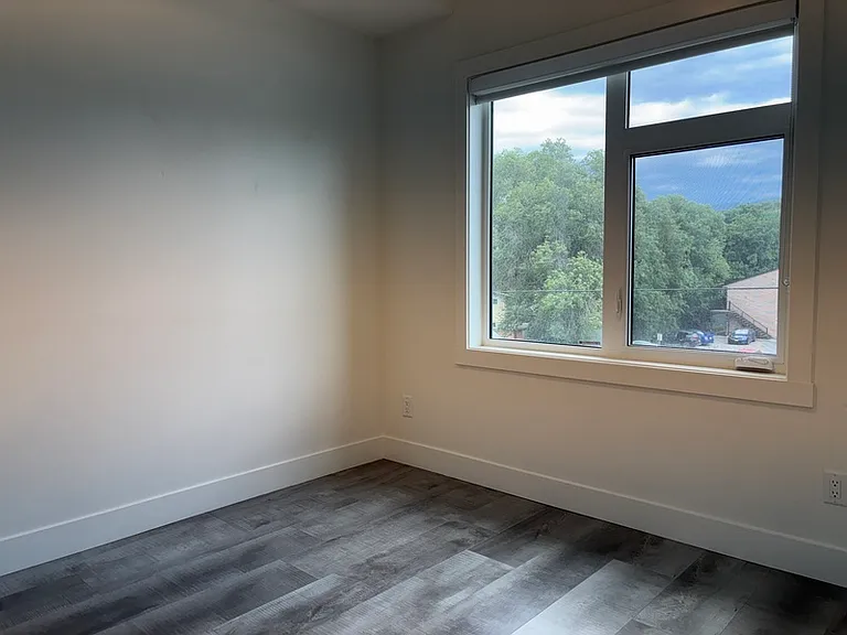 320 Mills Rd #13 — Photo 6