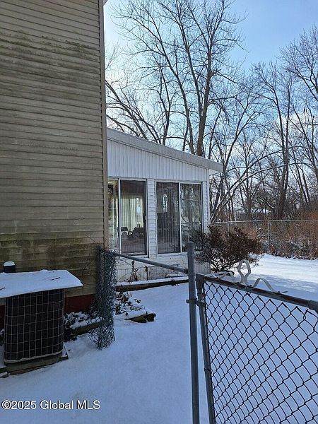 3rd image of 8 Francis Street