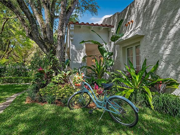 4th image of 1109 Almeria Ave
