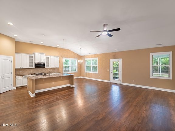 3rd image of 1725 Yucca Court SW