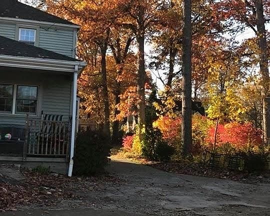 4th image of 428 Oak Knoll Ave NE