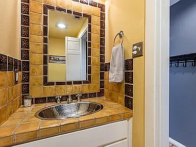 606 W Lynn St #5 — Photo 7