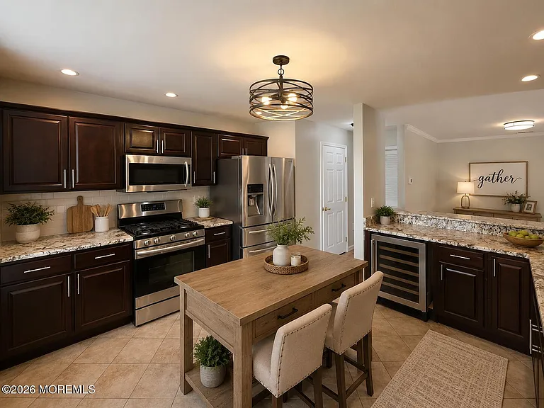 57 Phoenix Ct — Photo 2
