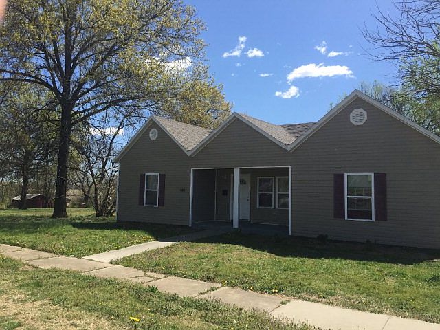 1st image of 1142 E 1st St