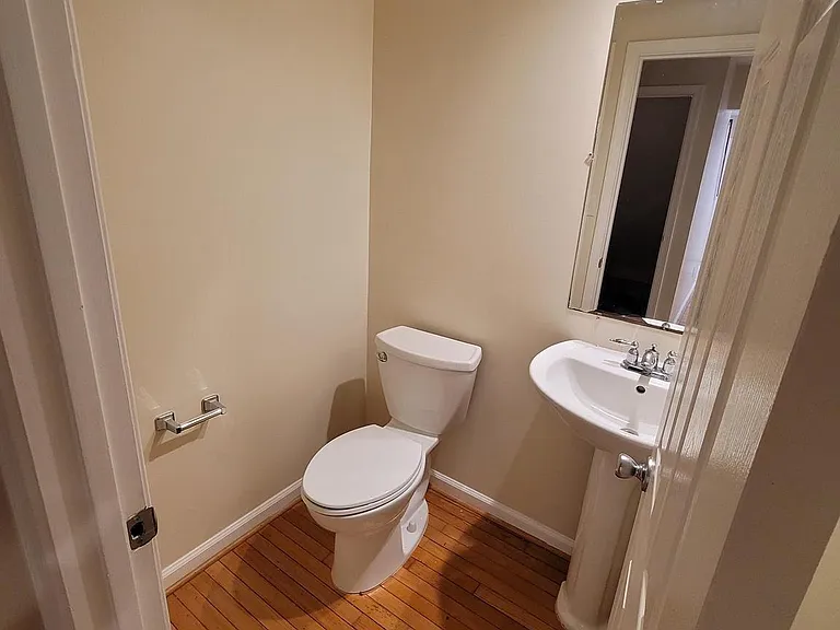 401 Darby Ln — Photo 7