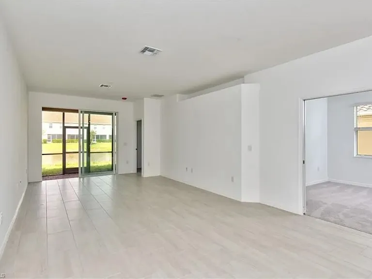 2591 Vine Ave — Photo 5