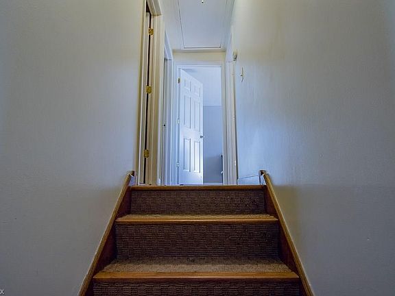 5th image of 221 Parkway Dr