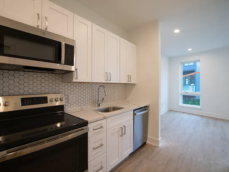 1325 N Lee St — Photo 33