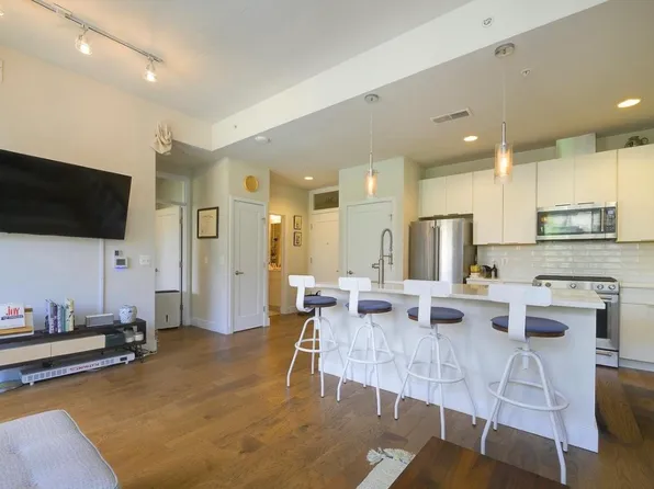 2000 Clarendon Blvd #303, Arlington, VA 22201