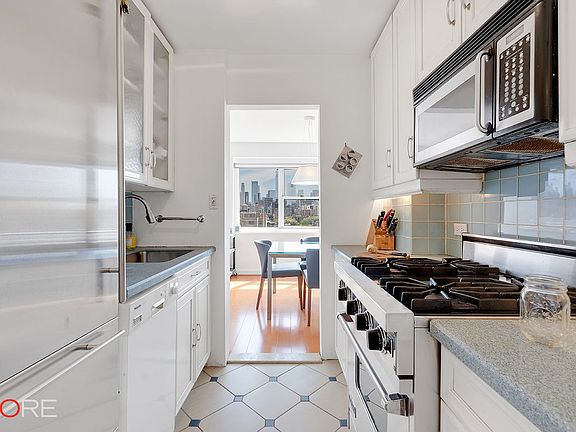 3rd image of 69 W 9th St APT 12B