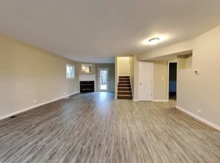 233 Cindy Ln, Wheeling, IL 60090