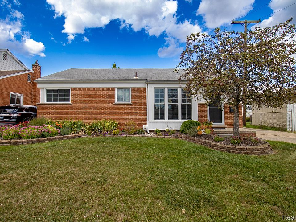1st image of 32532 Sandra Ln