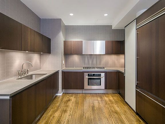 4th image of 21 Astor Pl APT 2G