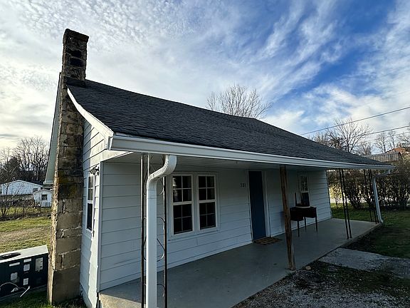 2nd image of 301 Sunset Dr