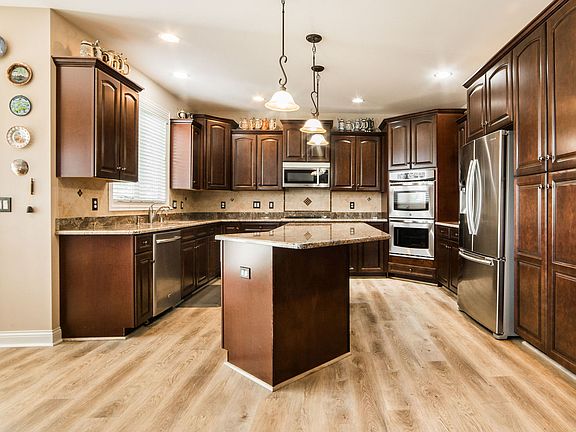 3rd image of 2984 Elleby Ave