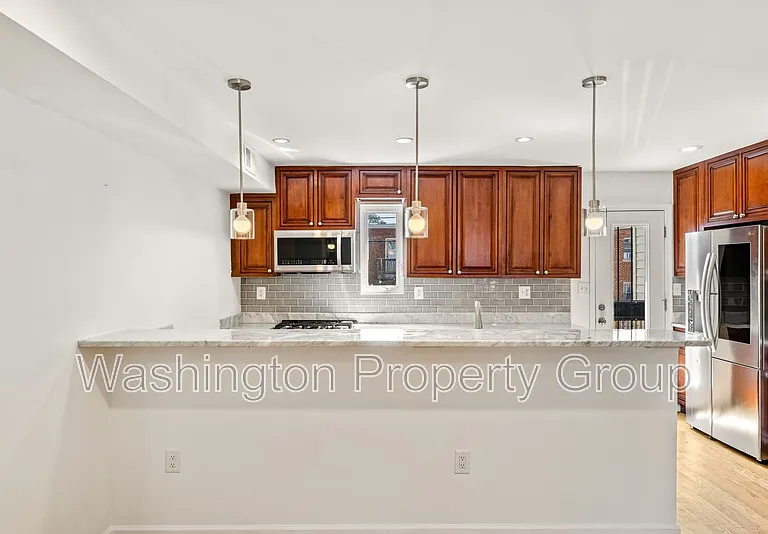 329 18th Pl NE — Photo 10