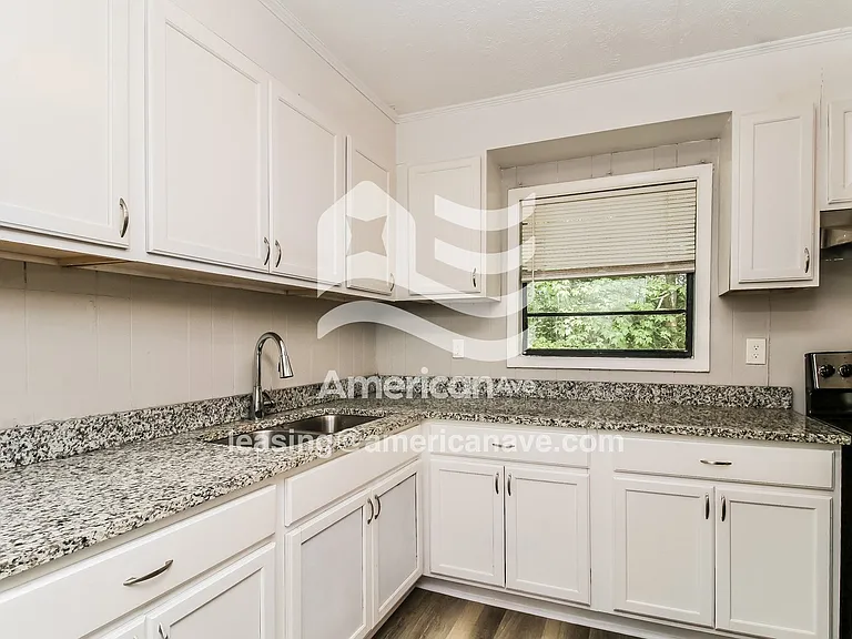 1181965_006_kitchen_6.jpg